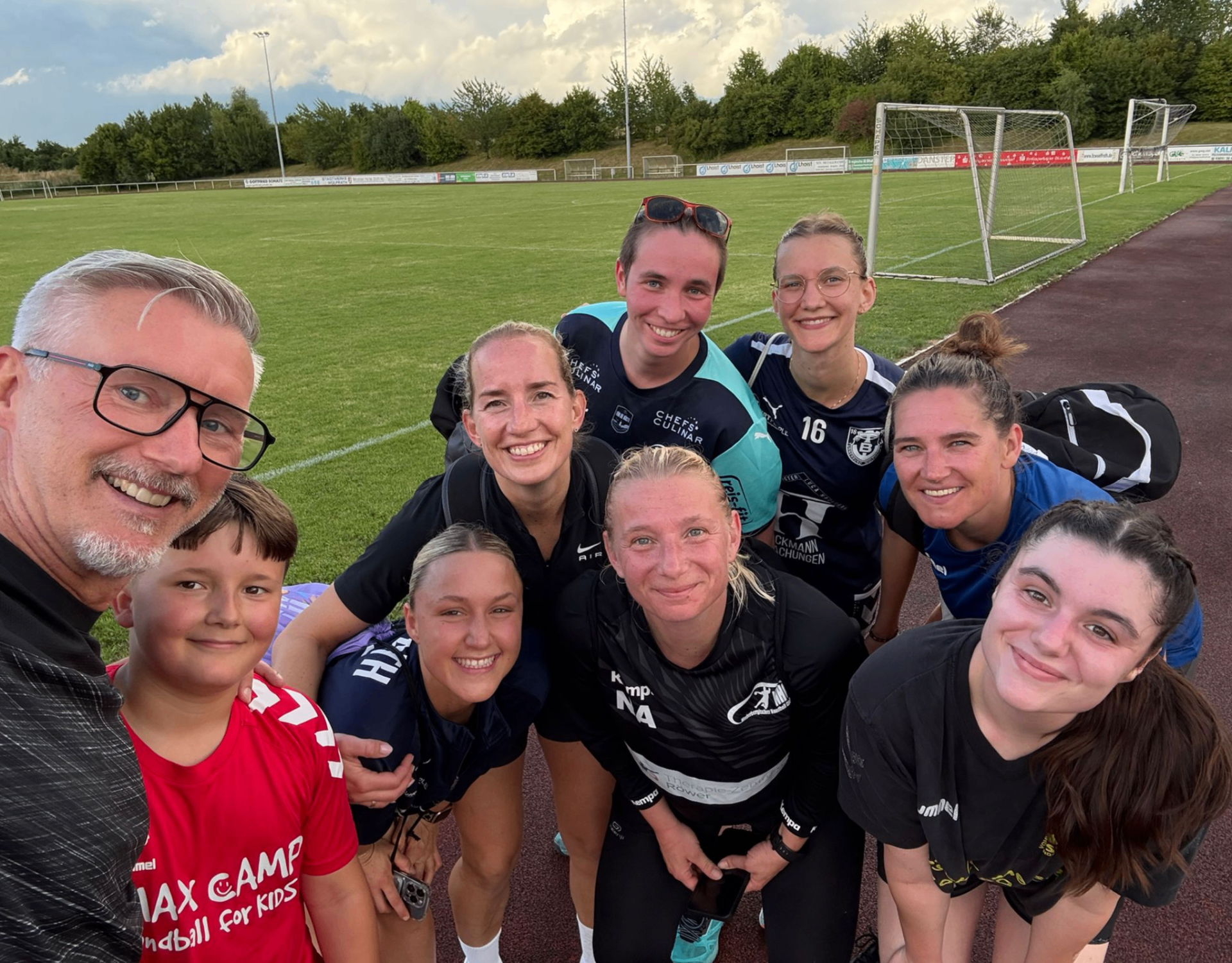Sascha Heinzemann mit einem Handball-Team — Leistung, Entwicklung und Teamgeist